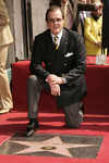  Roger Moore receiving star on Hollywood Walk of Fame, Los Angeles, on Oct 11 (2)