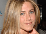 Aniston sneaks into Pitt film screening