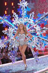 Heidi Klum on the catwalk at 12th Annual Victoria's Secret Fashion Show, Kodak Theatre, Los Angeles, on Nov 15