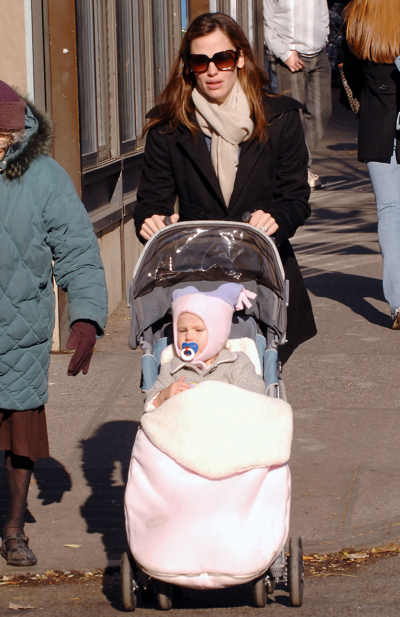 Jennifer Garner out and about with her baby daughter Violet Affleck, New York, on Nov 30