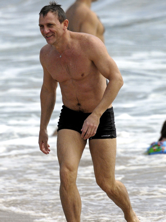 Daniel+craig+casino+royale+beach+scene