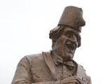 Hopkins unveils Tommy Cooper statue