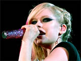 Lavigne apologises for cancelling gig