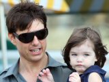 Tom Cruise 'stops Suri wearing make-up'