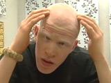Lisa becomes "demon barber"