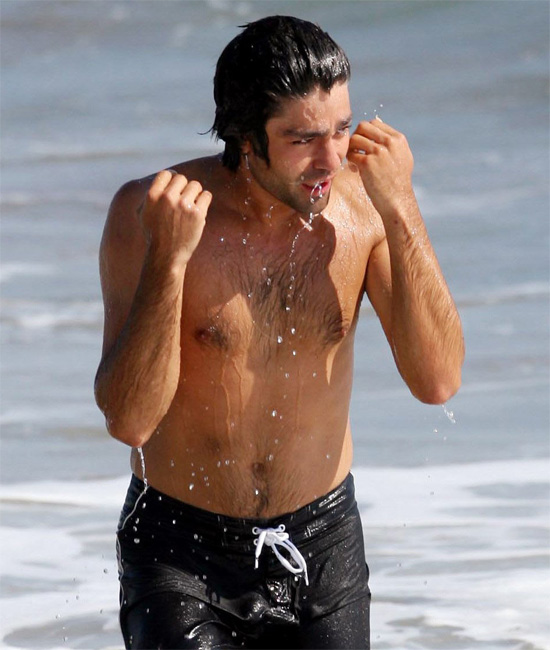 Adrian Grenier Hits The Beach