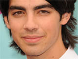 Jonas, Swift to reunite on New Year's Eve