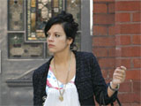 Lily Allen snaps up own gig tickets