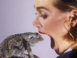 Woman finds dead frog in spinach