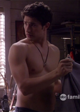 That's right, it's a shirtless Matt Dallas from a recent US episo...