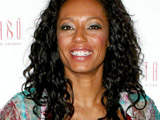 Mel B 'threatened in laundrette'