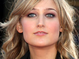 Leelee Sobieski expecting first child
