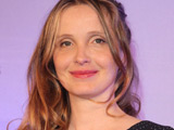 Julie Delpy: 'I love breast feeding'