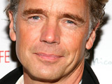 'Smallville' star Schneider linked to '90210'