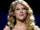 Taylor Swift dominates CMA Awards