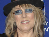Lucinda Williams marries on stage 