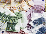 German schoolchildren 'share out €15k'