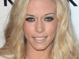Kendra Wilkinson gives birth to baby boy