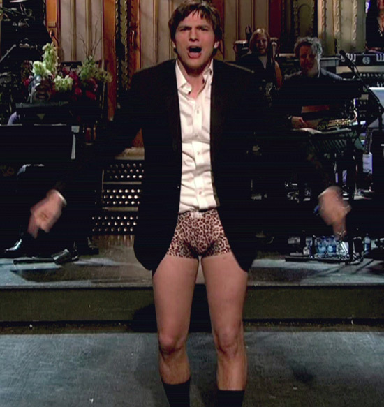 Oh, and we thoroughly approve of Ashton's jaunty little pants of cours...