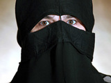 odd_woman_in_niqab.jpg