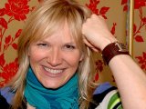 Whiley kisses Deayton in 'Kitchen'