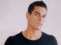 Young 'Neighbours' actor dies from clot