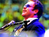 Everett criticises "overwhelming" Elton
