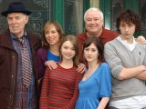 The Mortons arrive on the Cobbles